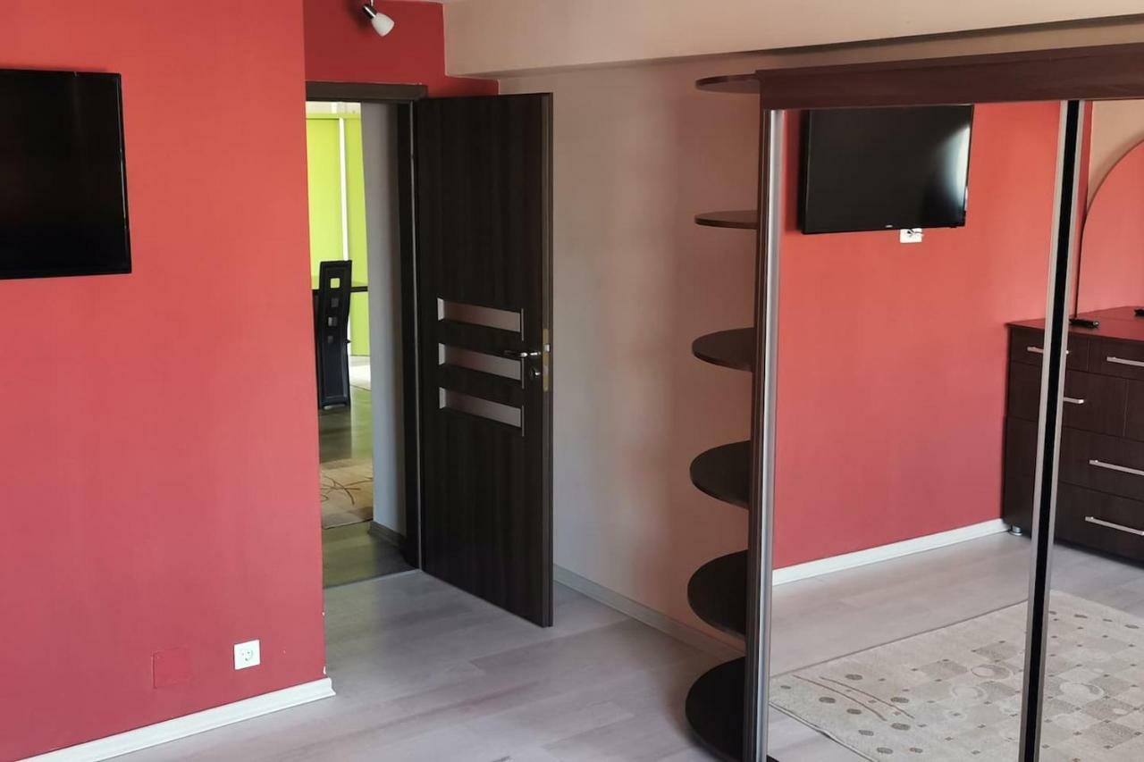 Luxury Apartment With Two Bedrooms And Large Living Room, 100 Square Meters, City Center Oradea Exterior foto