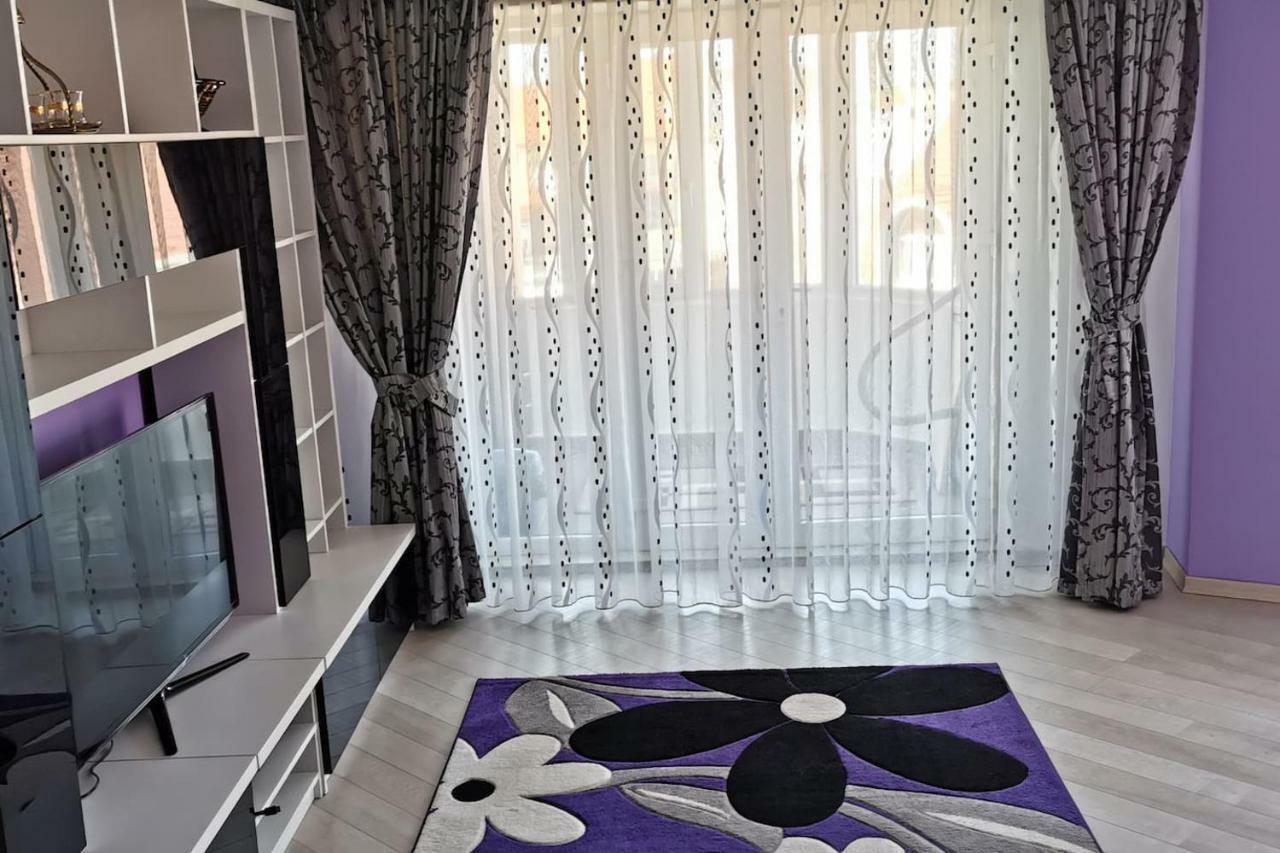 Luxury Apartment With Two Bedrooms And Large Living Room, 100 Square Meters, City Center Oradea Exterior foto